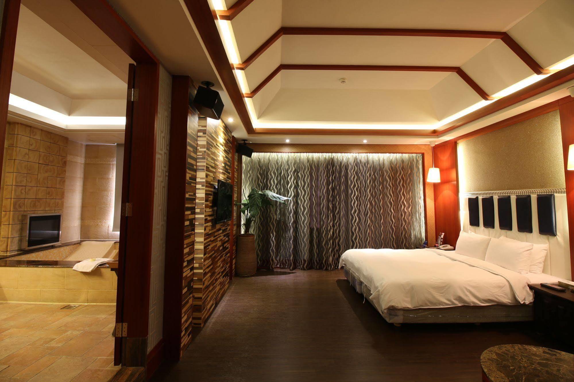 Seasons Boutique Motel Καοσιούνγκ Εξωτερικό φωτογραφία